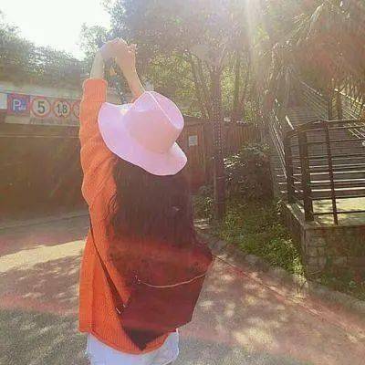 温馨日常故事,从背影开始的最新头像之旅