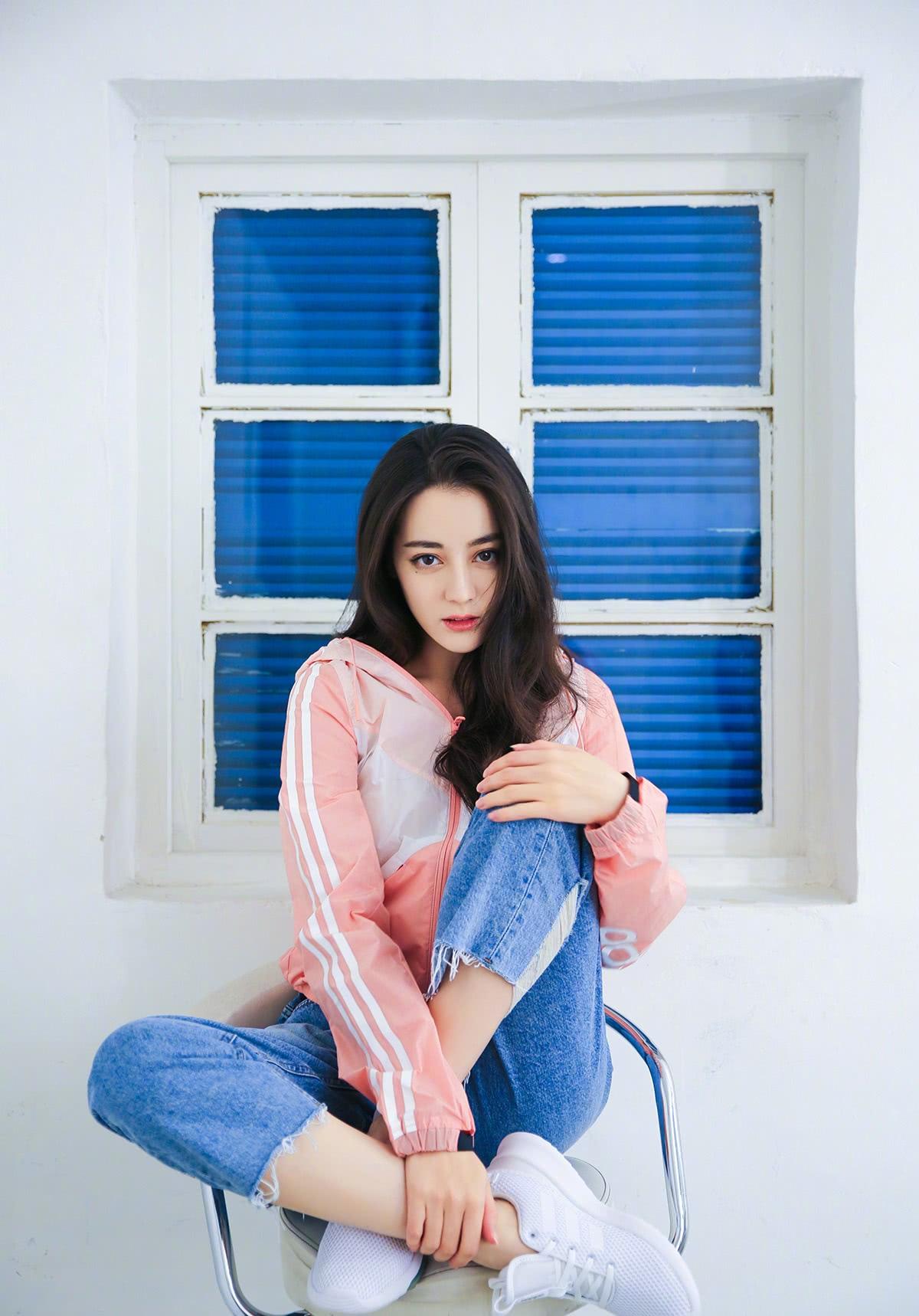 热巴最新图片,展现魅力四溢的时尚风采